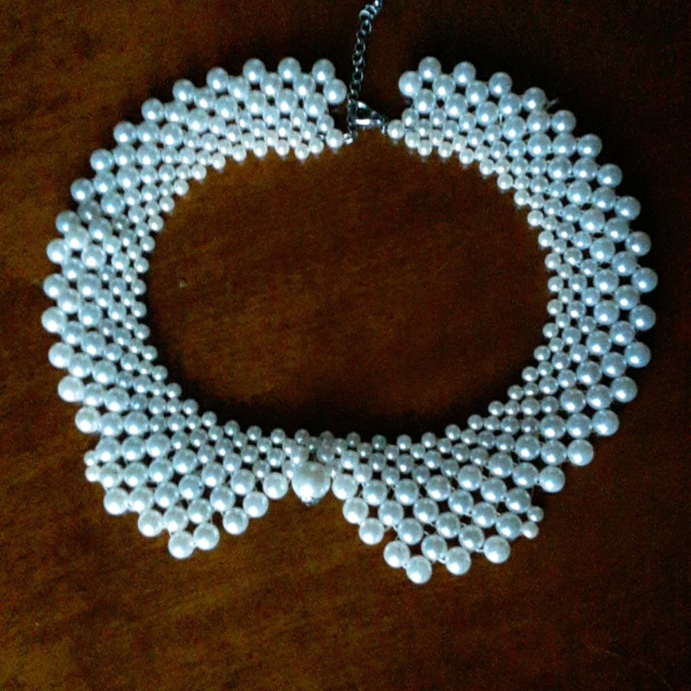 📿 Pearl Faux Collar Necklace